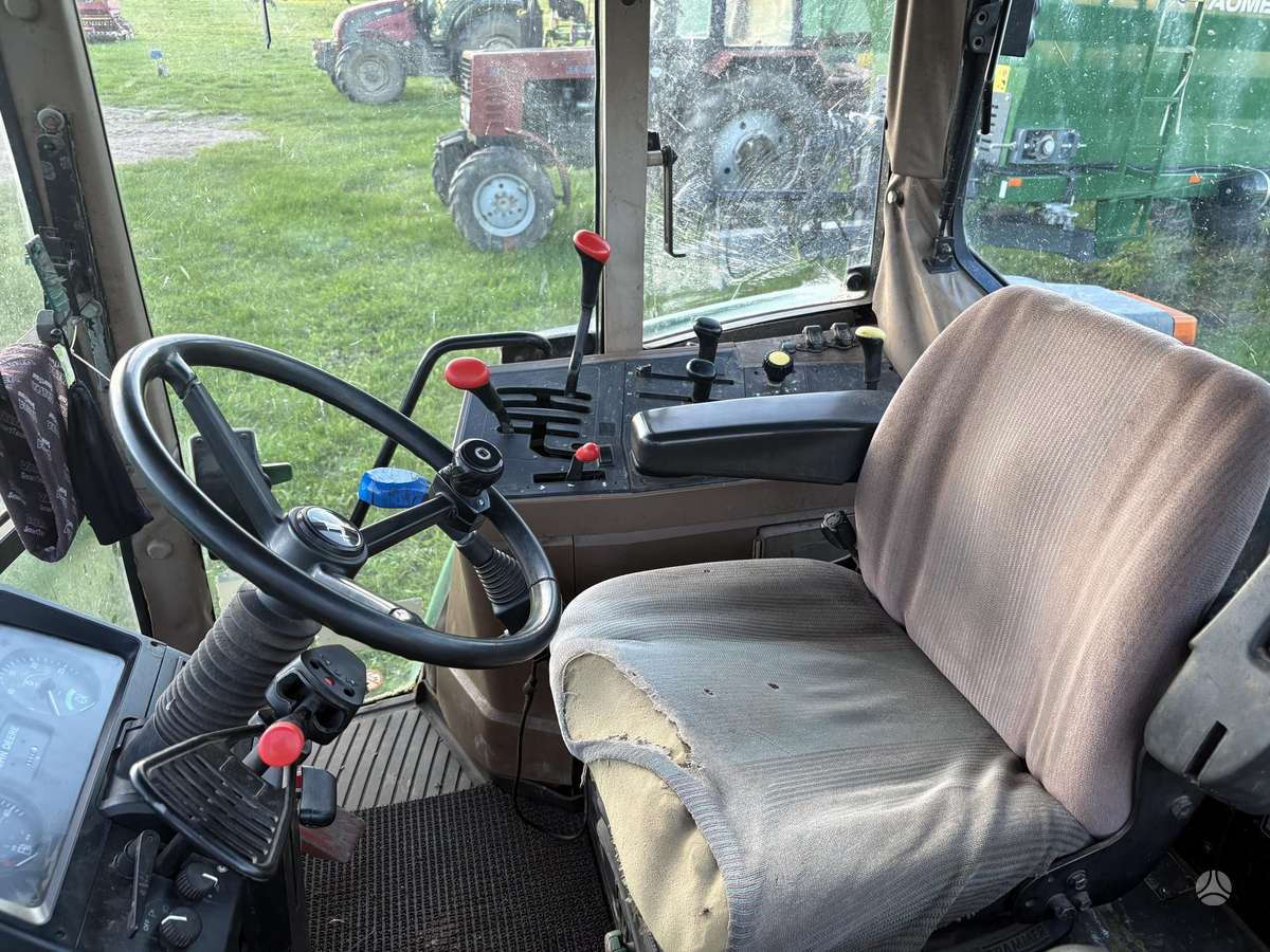 John Deere 6400, traktoriai