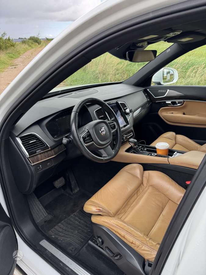 Volvo XC90 - 11