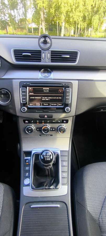 Volkswagen Passat - 8
