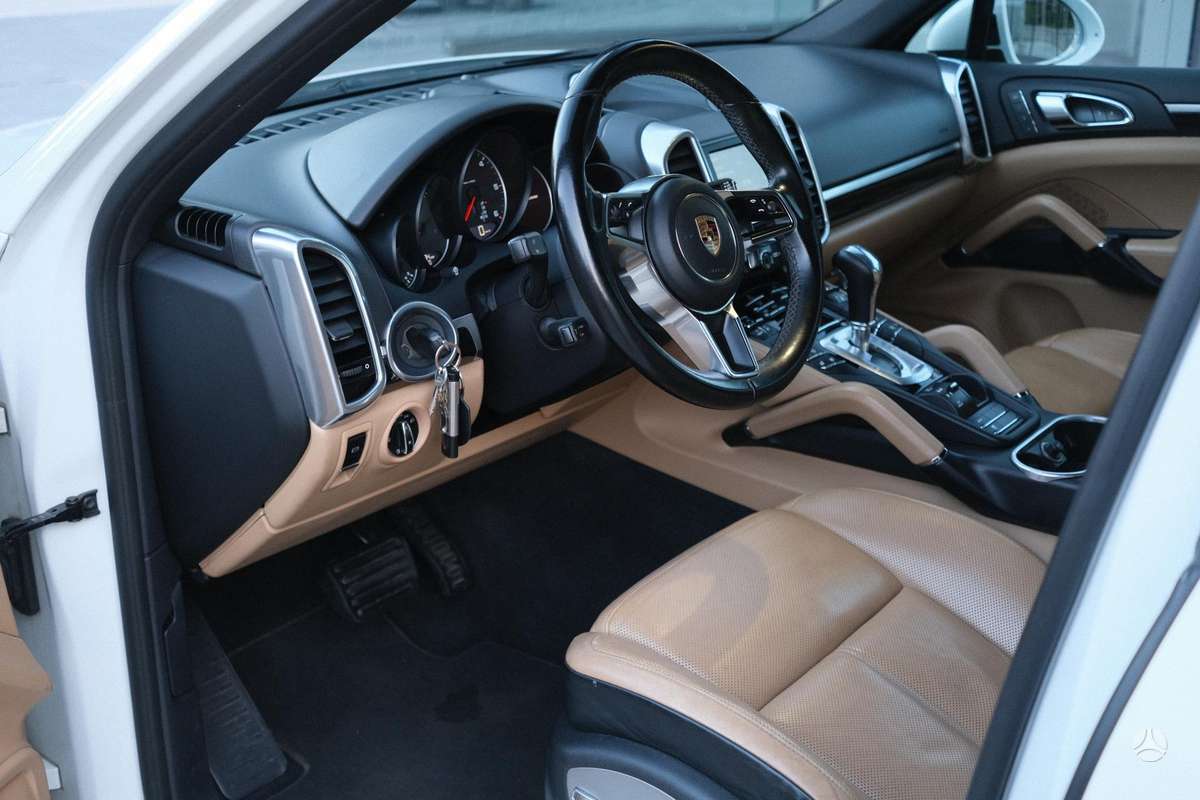 Porsche Cayenne - 9