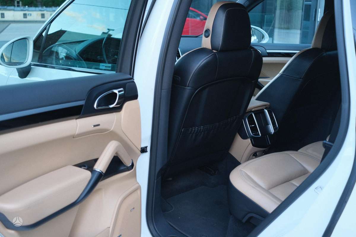 Porsche Cayenne - 12