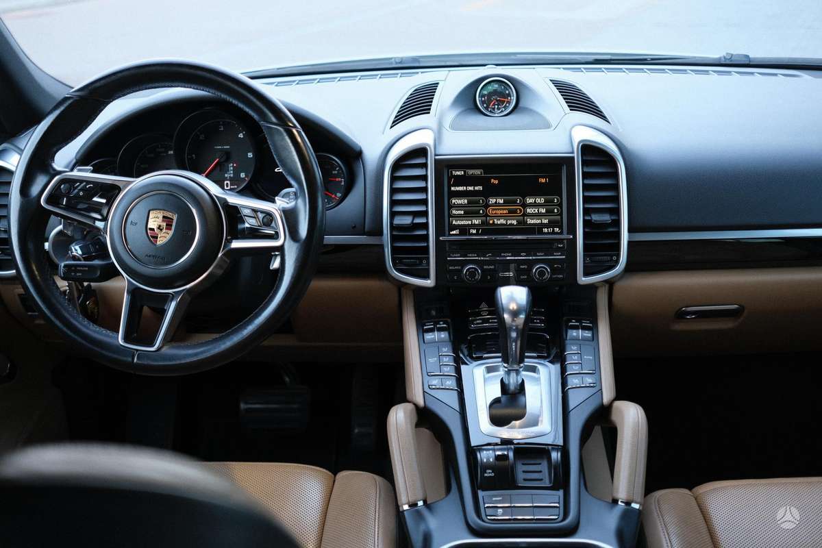 Porsche Cayenne - 10