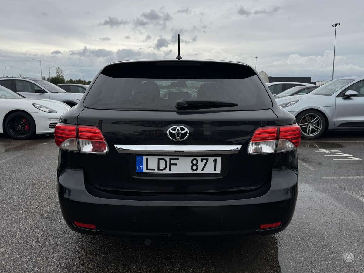 Toyota Avensis - 8