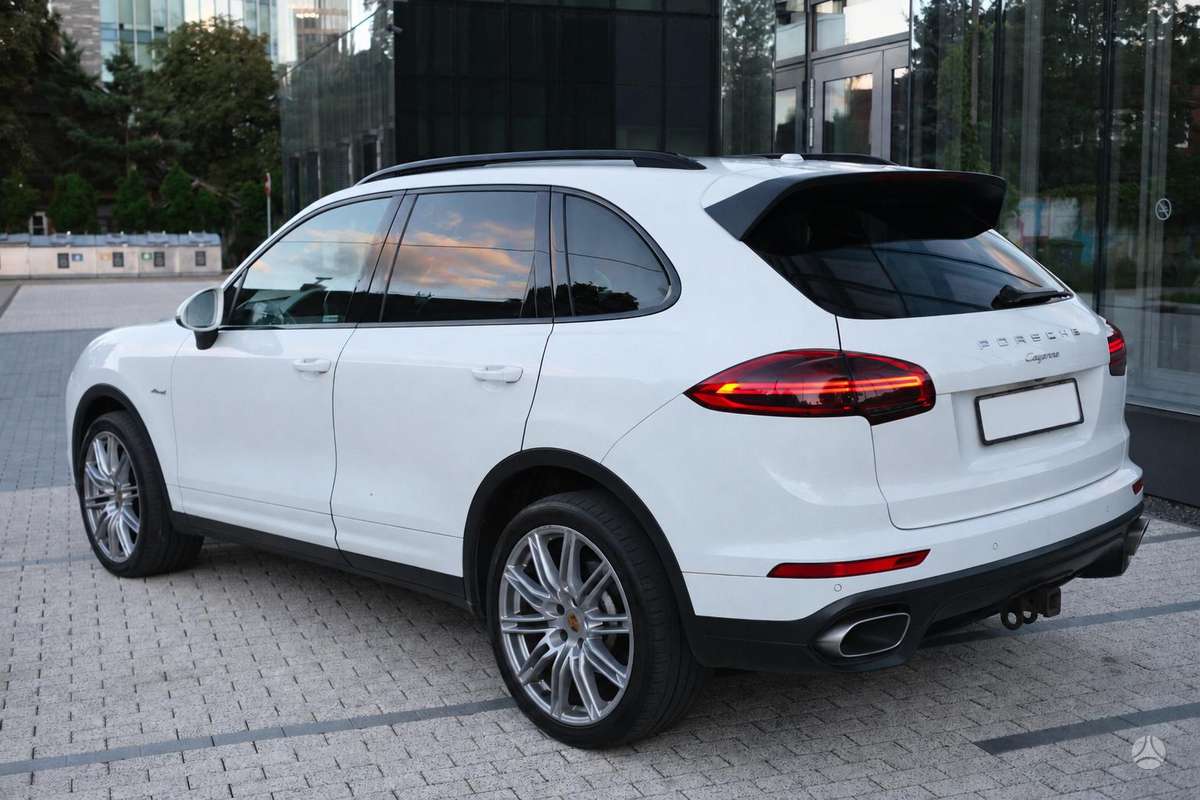 Porsche Cayenne - 4