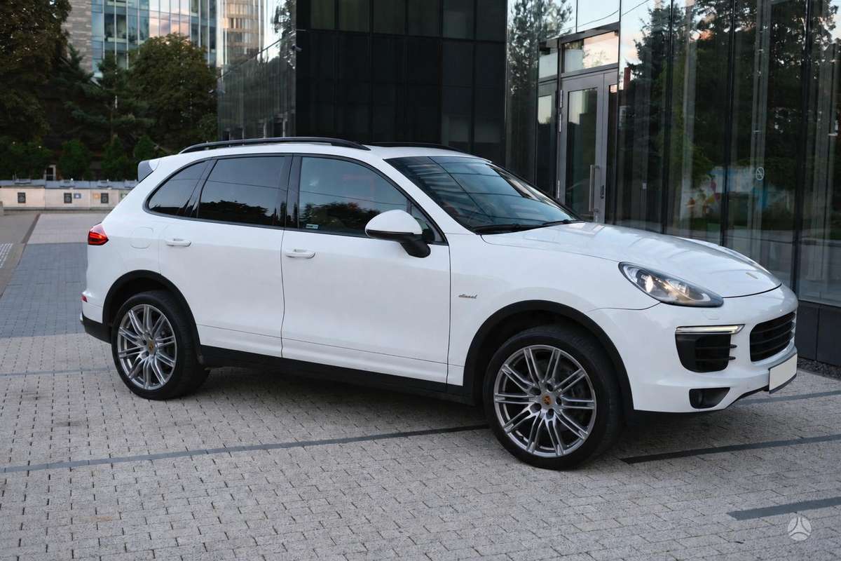 Porsche Cayenne - 2