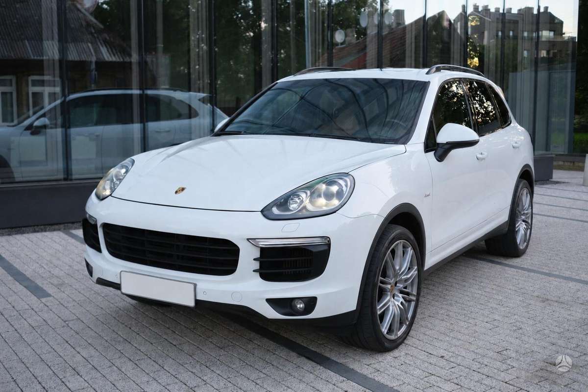 Porsche Cayenne - 1