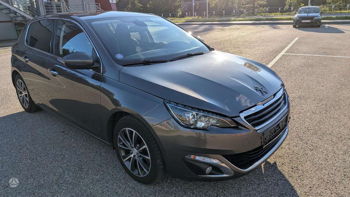 Peugeot 308 - 8