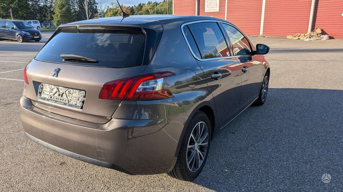 Peugeot 308 - 1