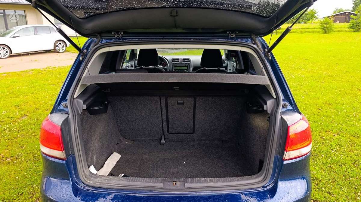 Volkswagen Golf - 6