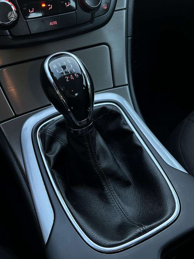 Opel Insignia, 1.8 l., hatchback