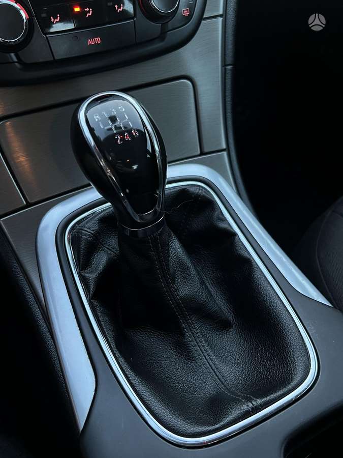 Opel Insignia, 1.8 l., Хэтчбек