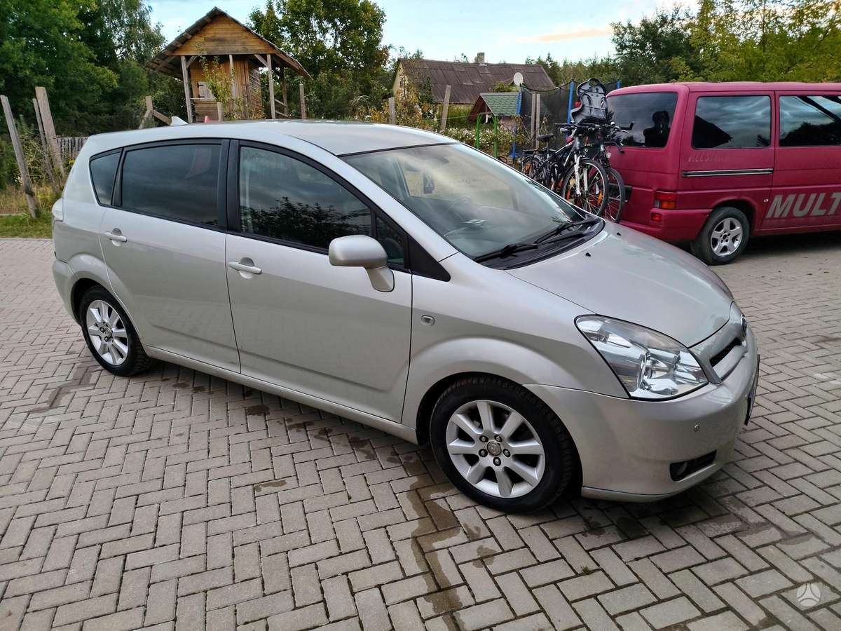 Toyota Avensis Verso - 4