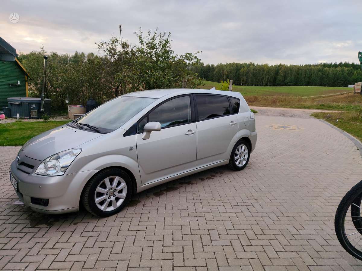 Toyota Avensis Verso - 6