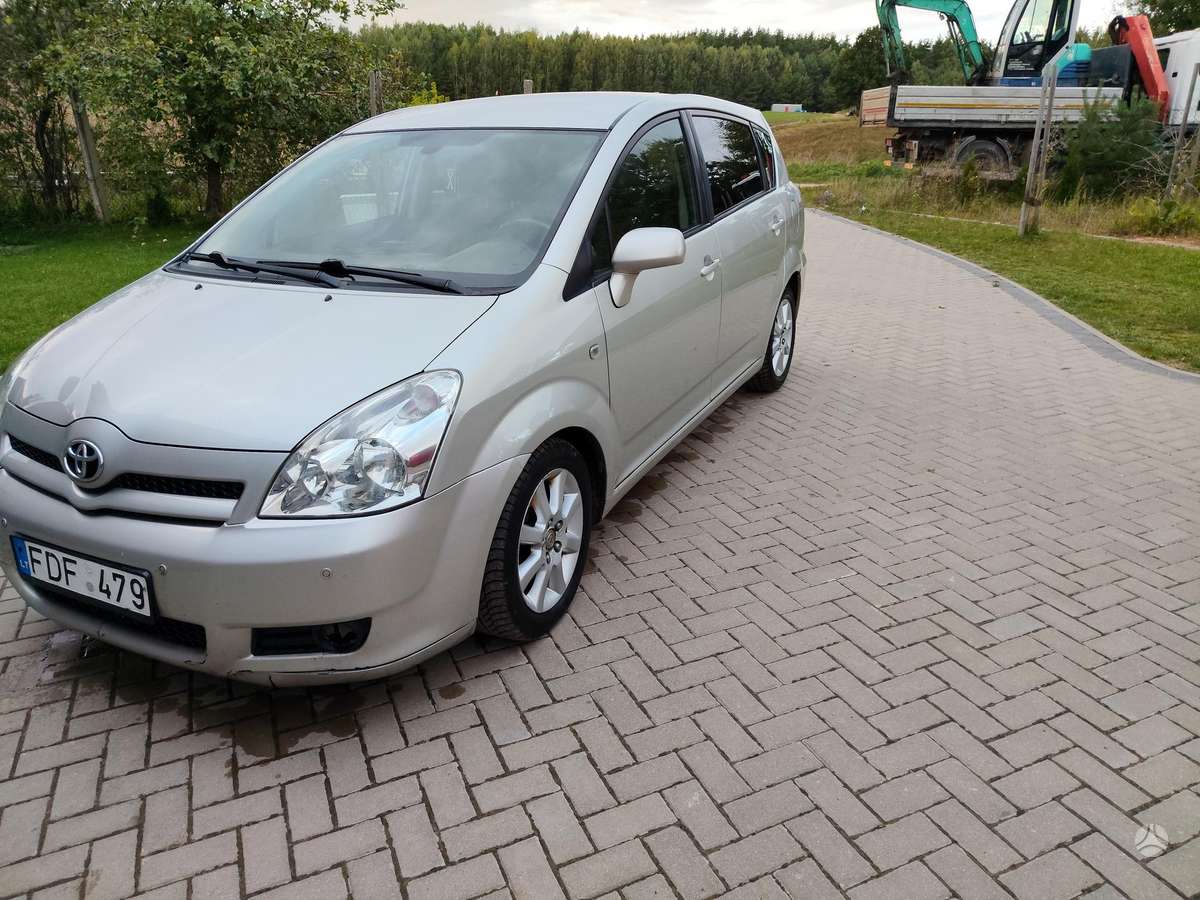 Toyota Avensis Verso - 7