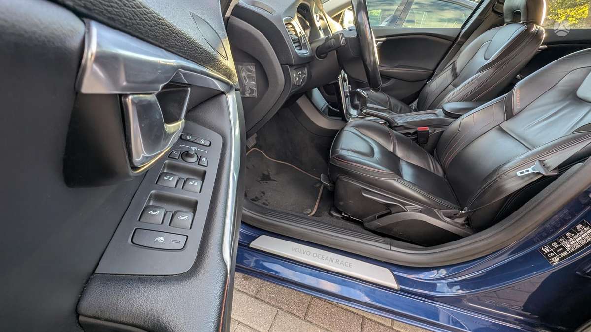 Volvo V40, 1.6 l., Хэтчбек