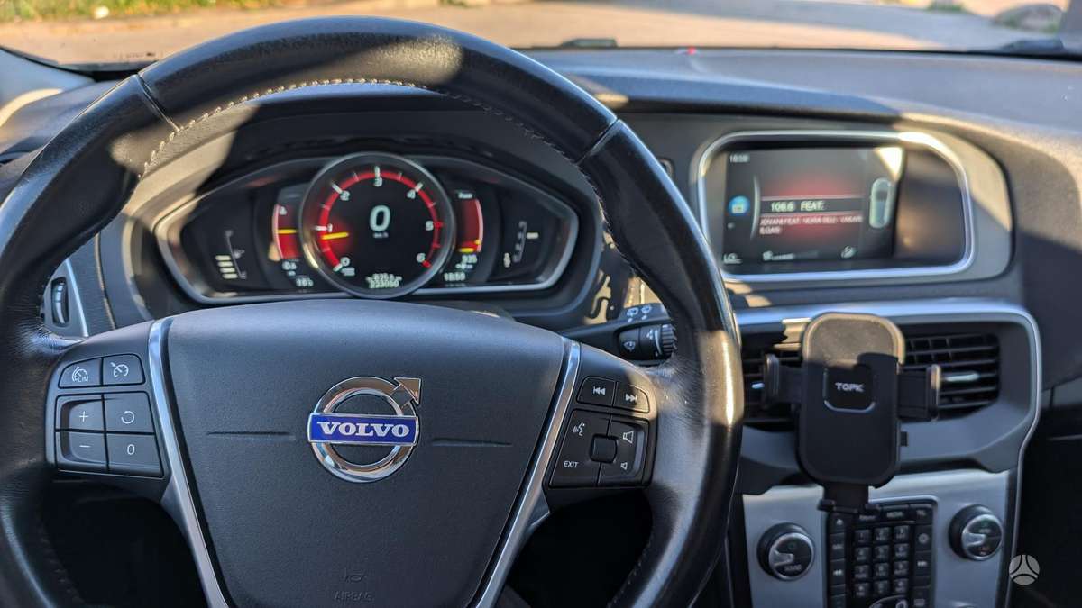 Volvo V40, 1.6 l., hatchback