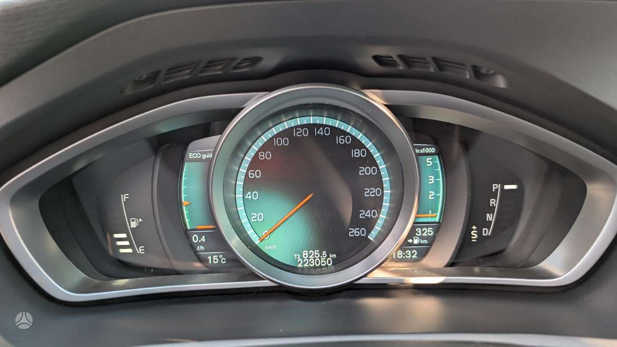 Volvo V40, 1.6 l., hatchback