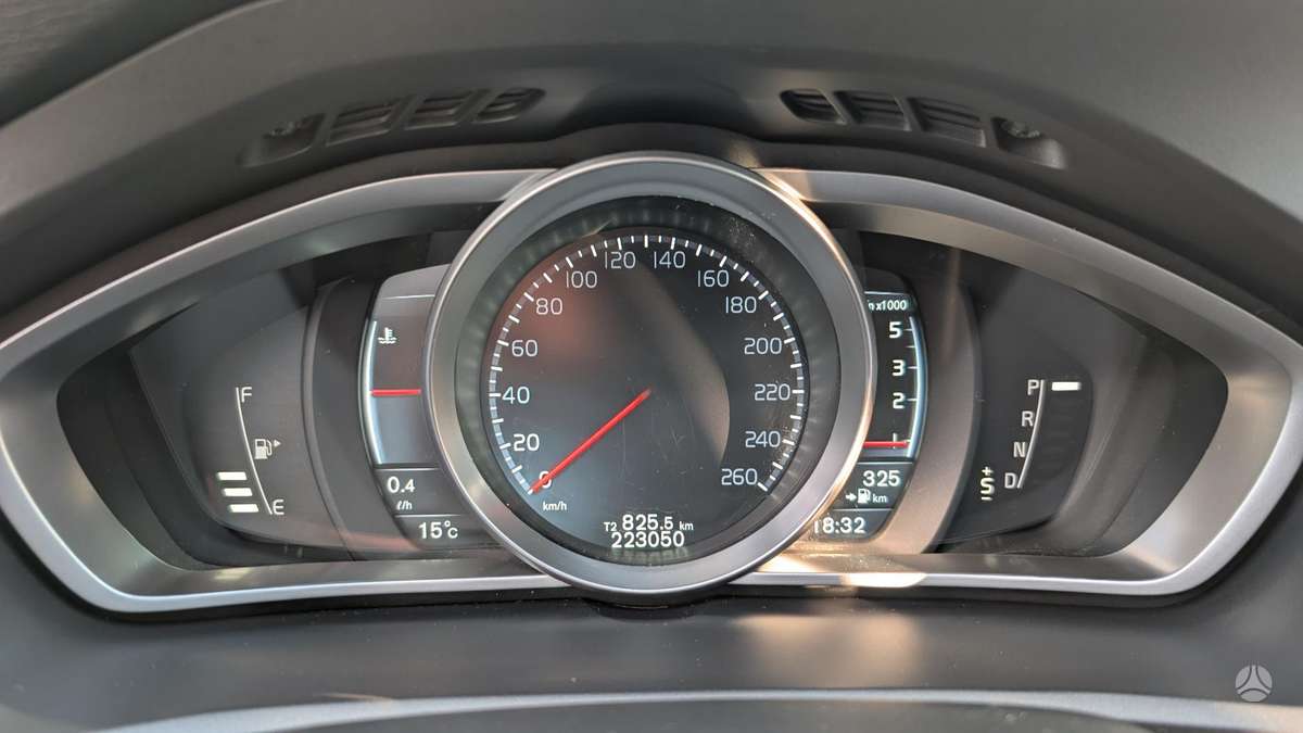 Volvo V40, 1.6 l., hatchback