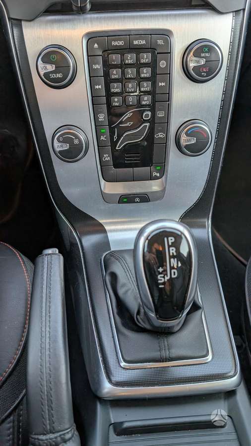 Volvo V40, 1.6 l., hatchback