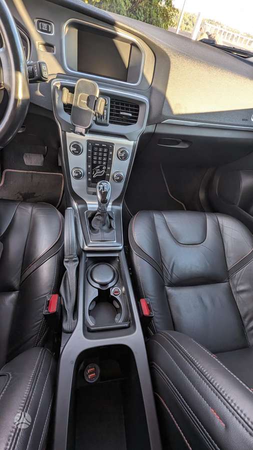 Volvo V40, 1.6 l., hatchback