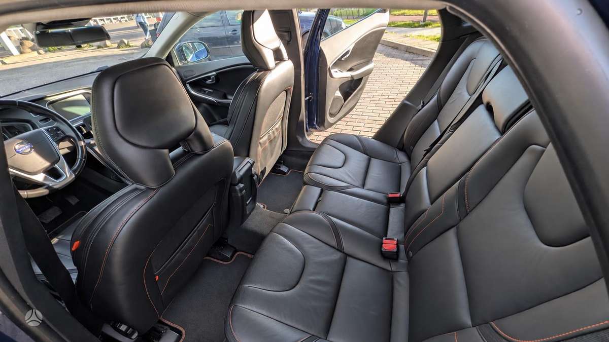 Volvo V40, 1.6 l., hatchback