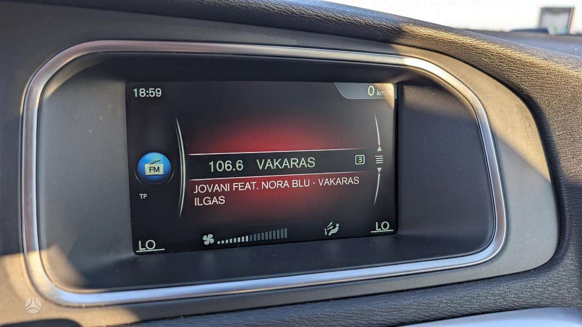 Volvo V40, 1.6 l., hatchback