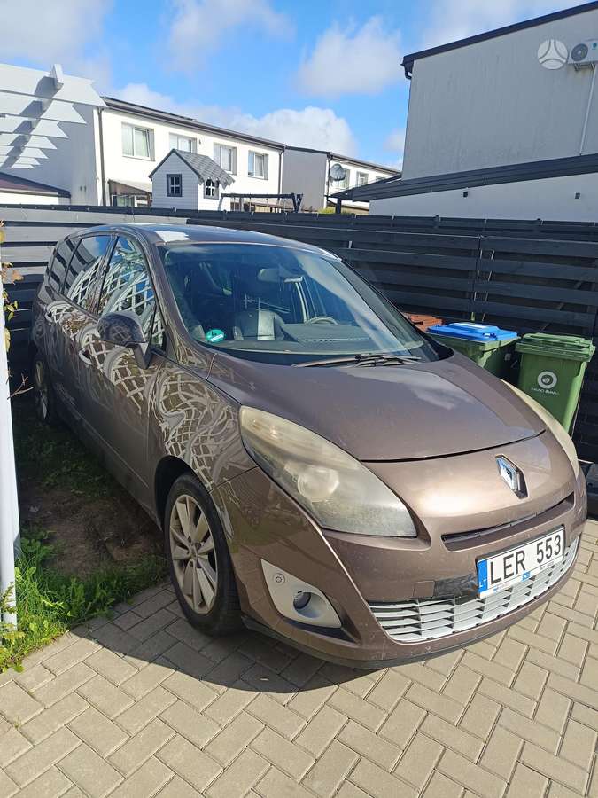 Renault Grand Scenic - 1
