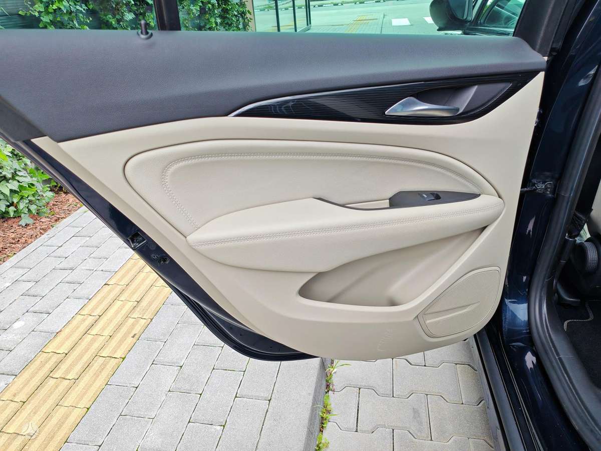 Opel Insignia, 2.0 l., Хэтчбек