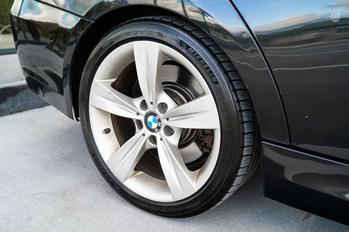 BMW 335, 3.0 l., sedanas