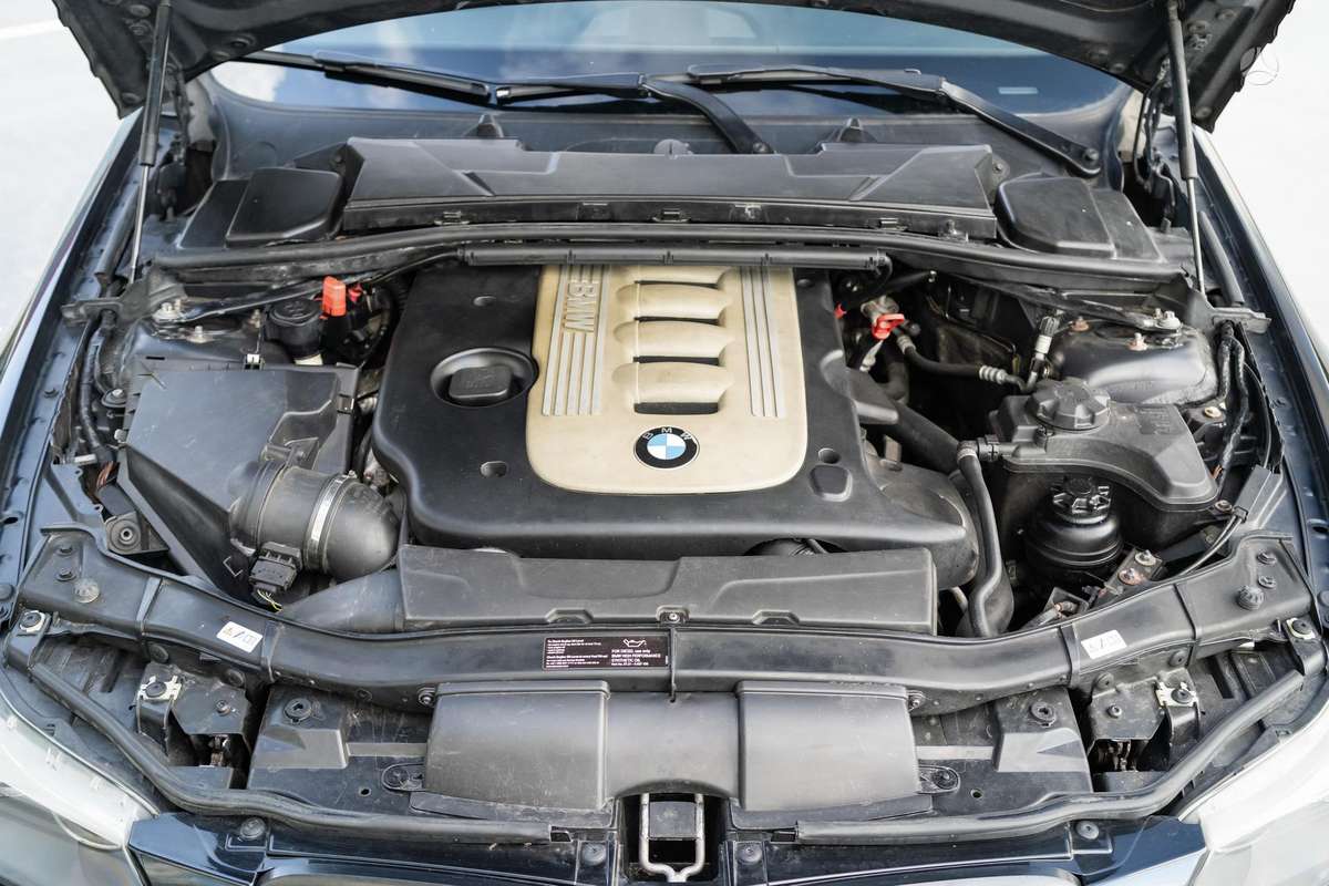 BMW 335, 3.0 l., sedanas