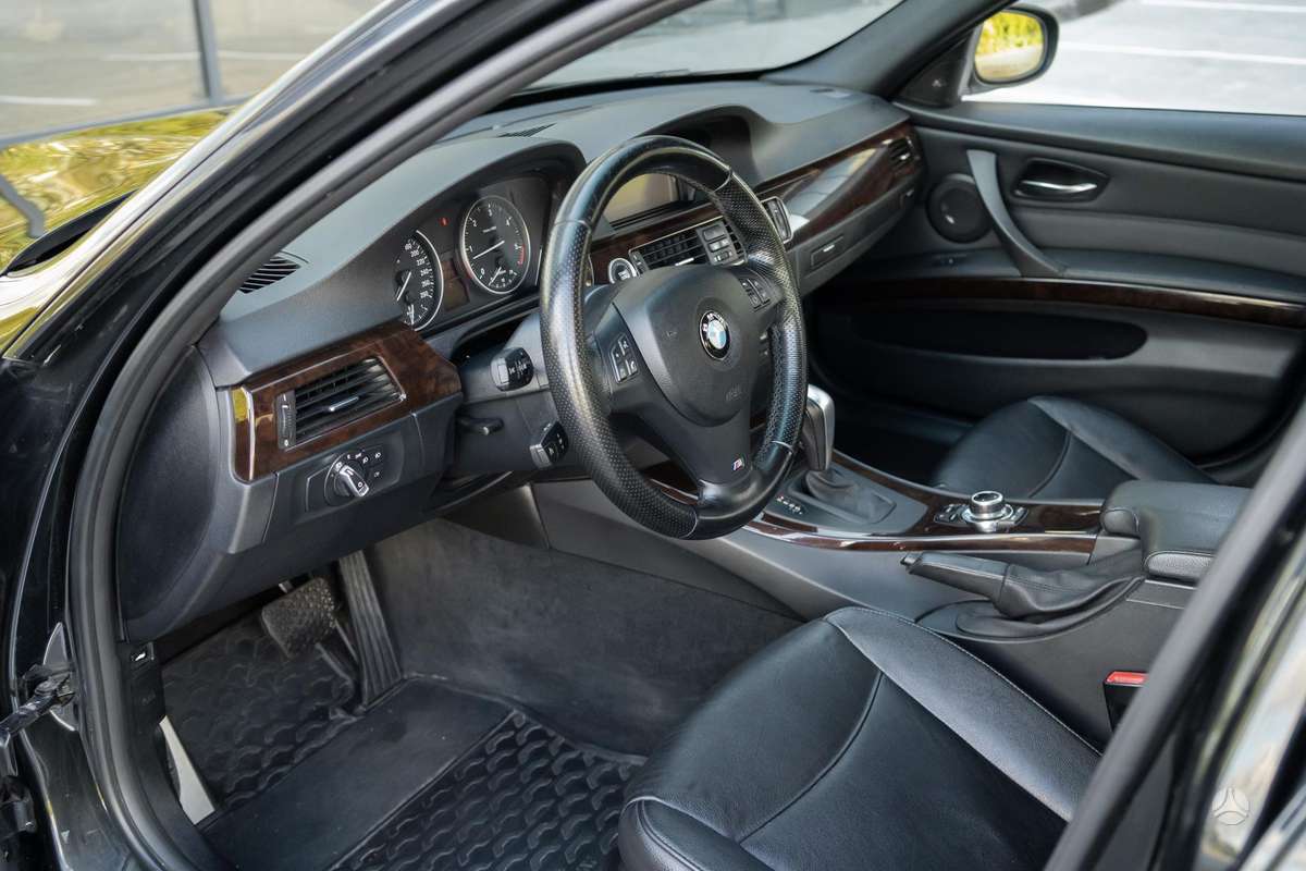 BMW 335, 3.0 l., sedanas