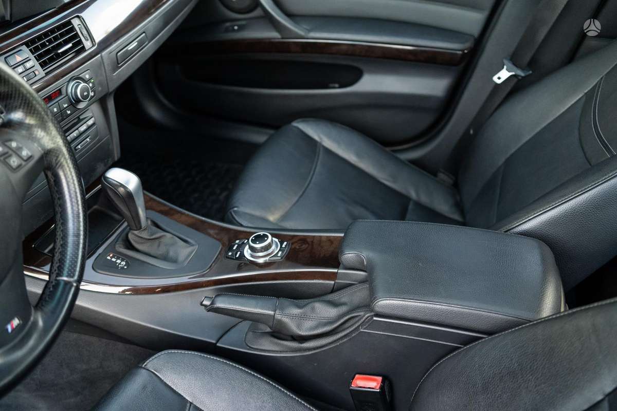 BMW 335, 3.0 l., sedanas