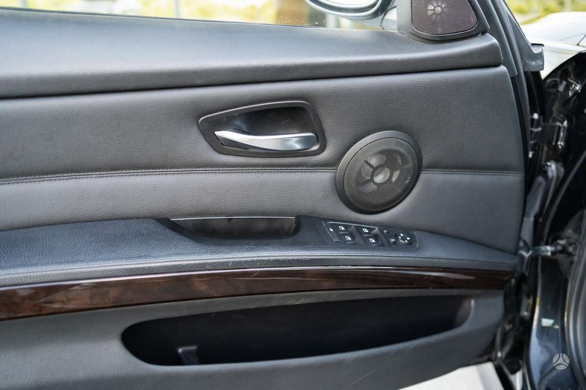 BMW 335, 3.0 l., sedanas