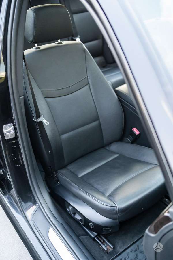 BMW 335, 3.0 l., sedanas