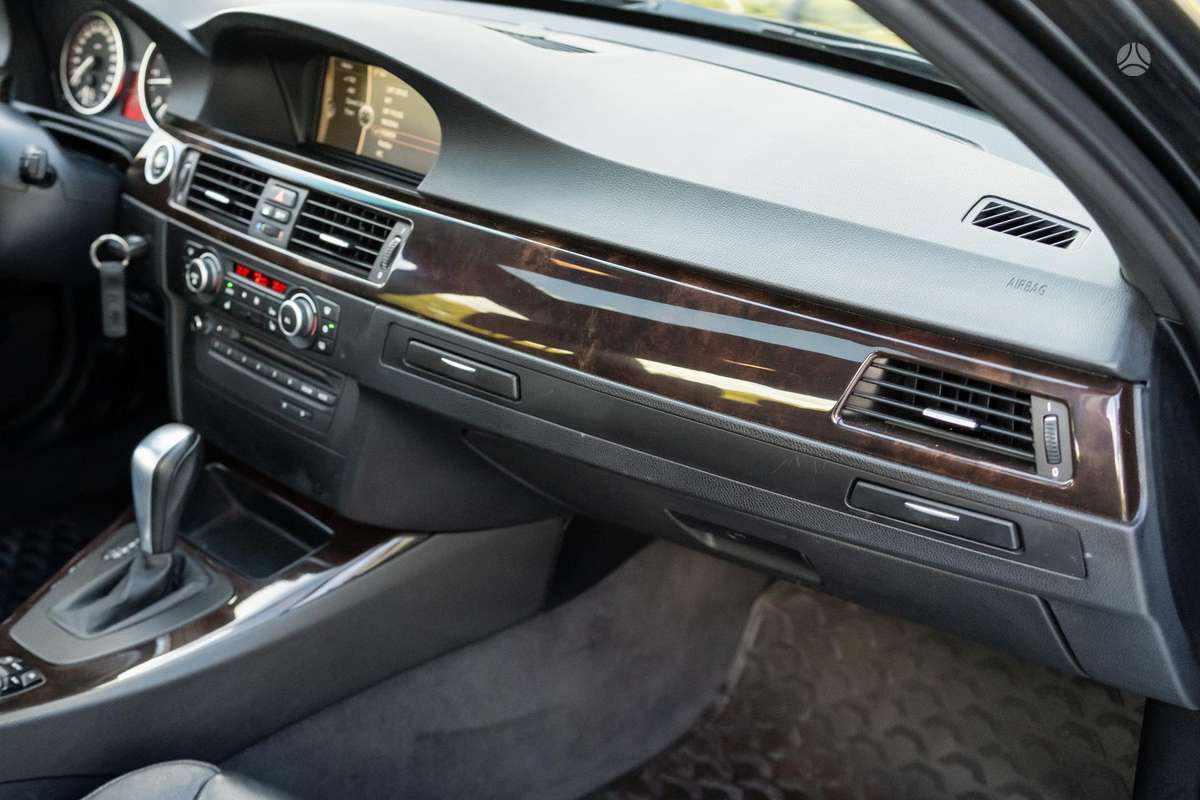 BMW 335, 3.0 l., sedanas