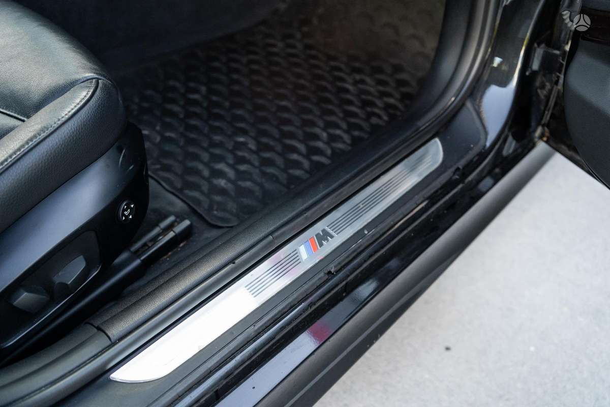 BMW 335, 3.0 l., sedanas