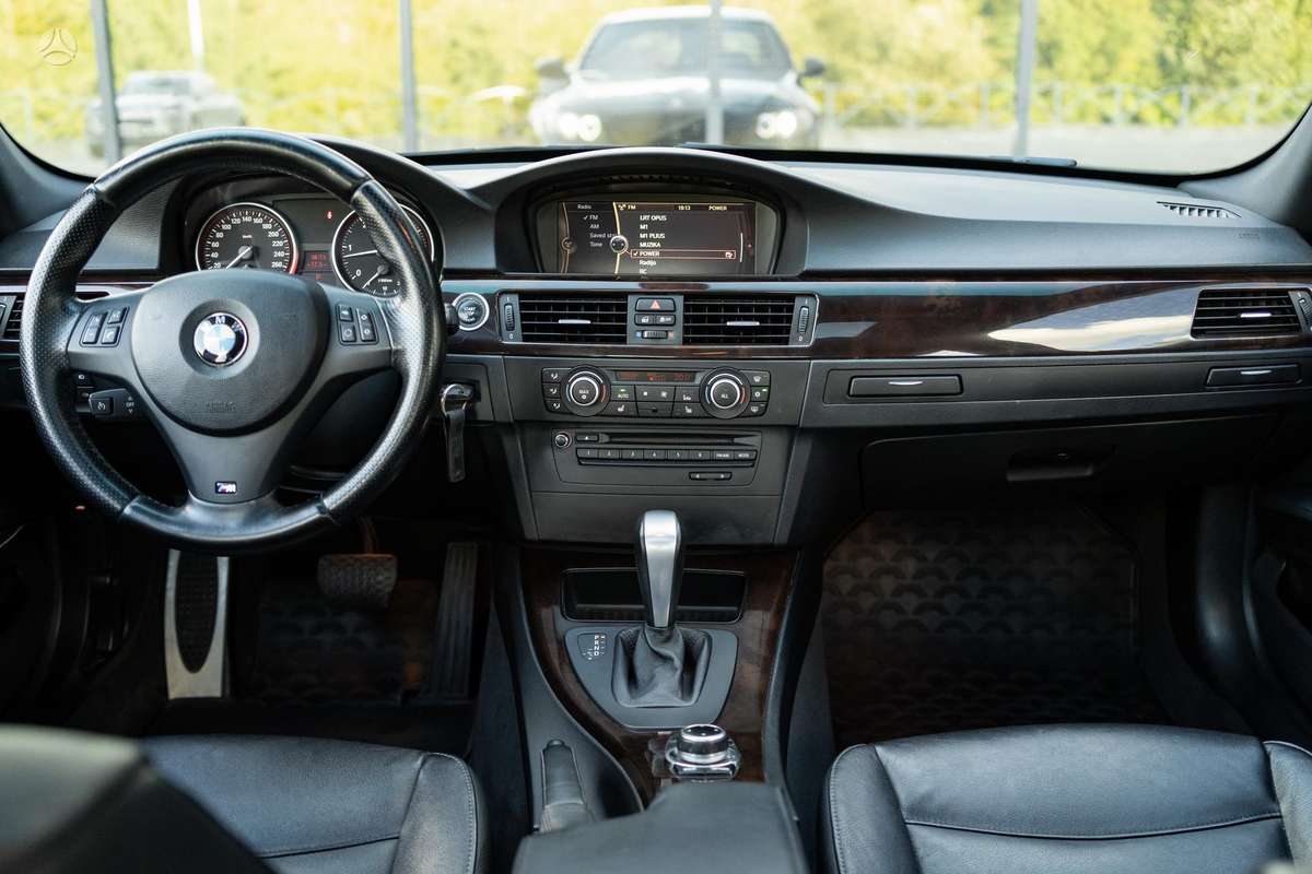 BMW 335, 3.0 l., sedanas