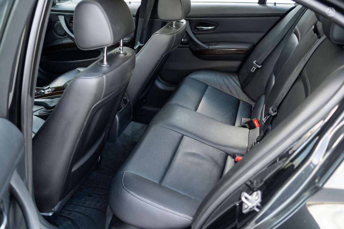 BMW 335, 3.0 l., sedanas