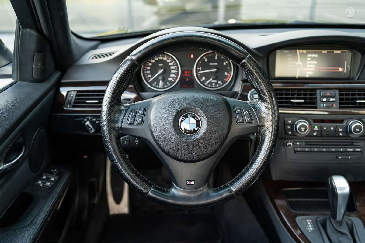 BMW 335, 3.0 l., sedanas