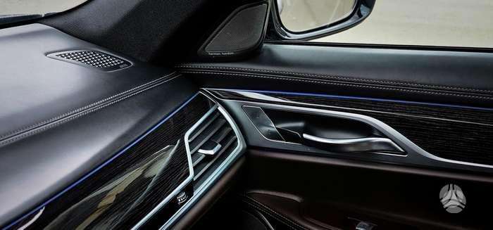 BMW 750, 3.0 l., Седан