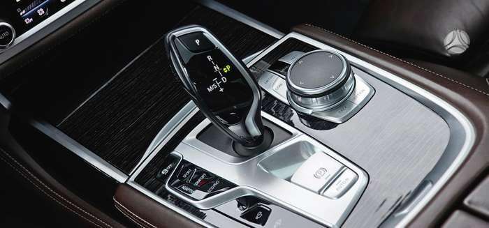 BMW 750, 3.0 l., Седан