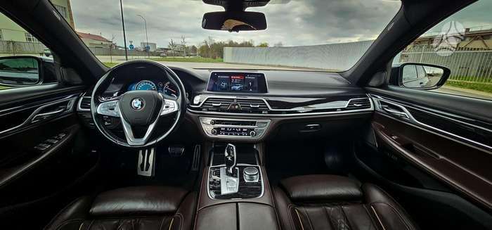 BMW 750, 3.0 l., Седан