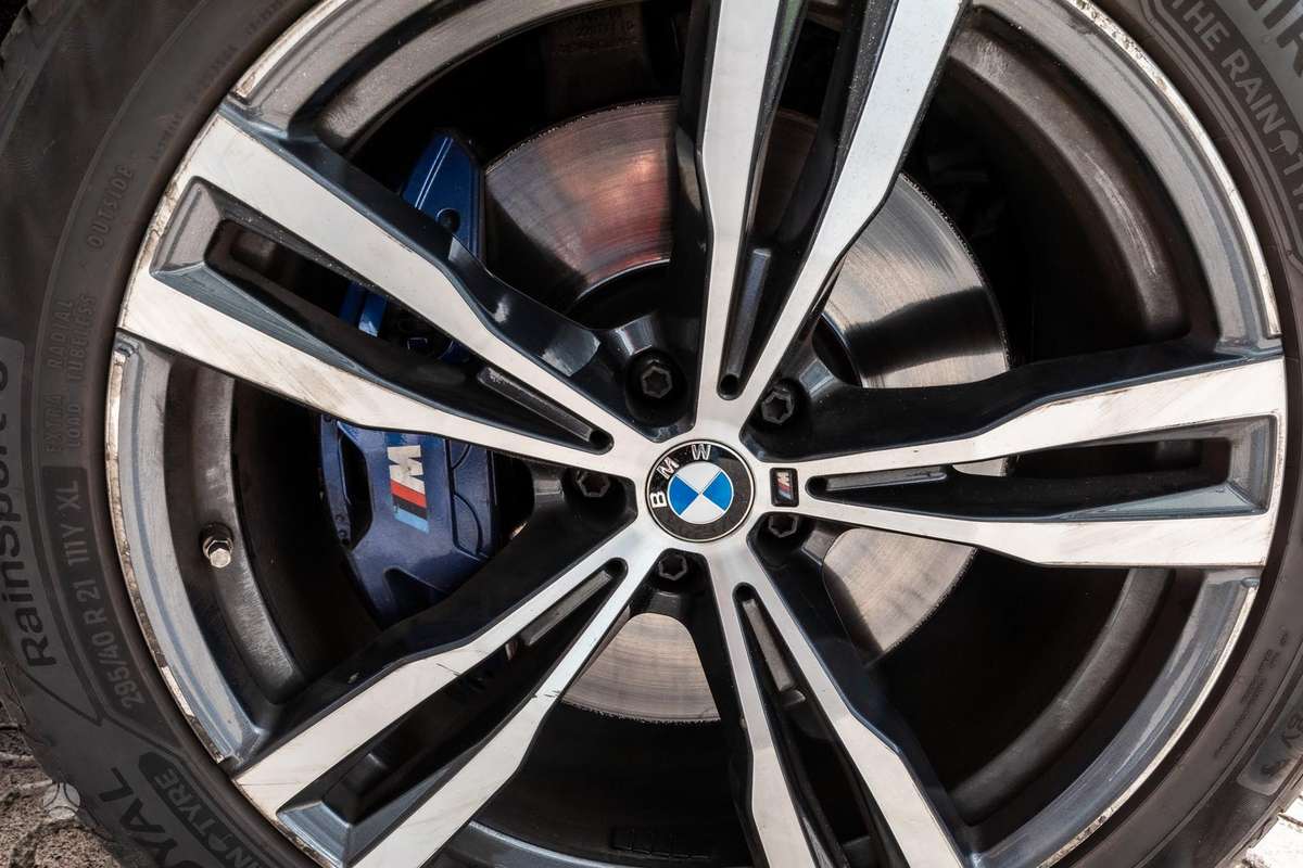 BMW X7, off-road / crossover