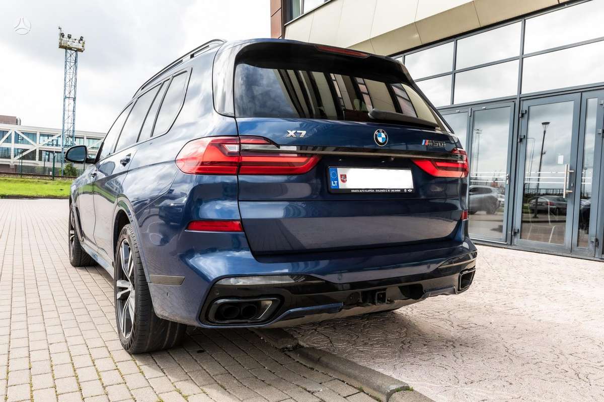 BMW X7, off-road / crossover