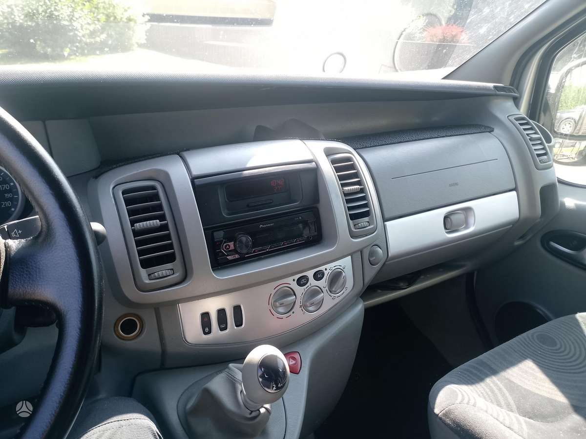Renault Trafic, 2.0 l., passenger minibus