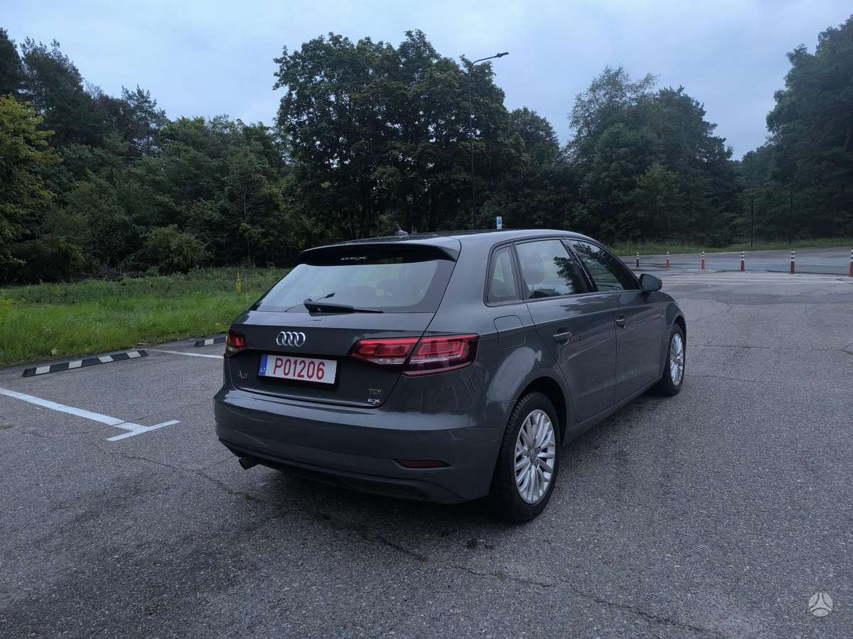 Audi A3, 1.6 l., Хэтчбек