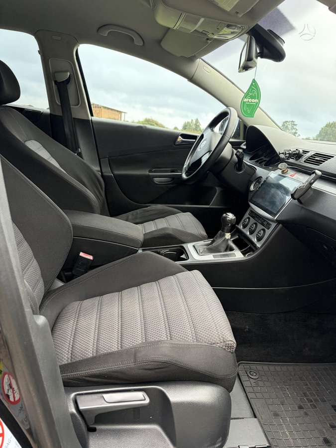 Volkswagen Passat - 12