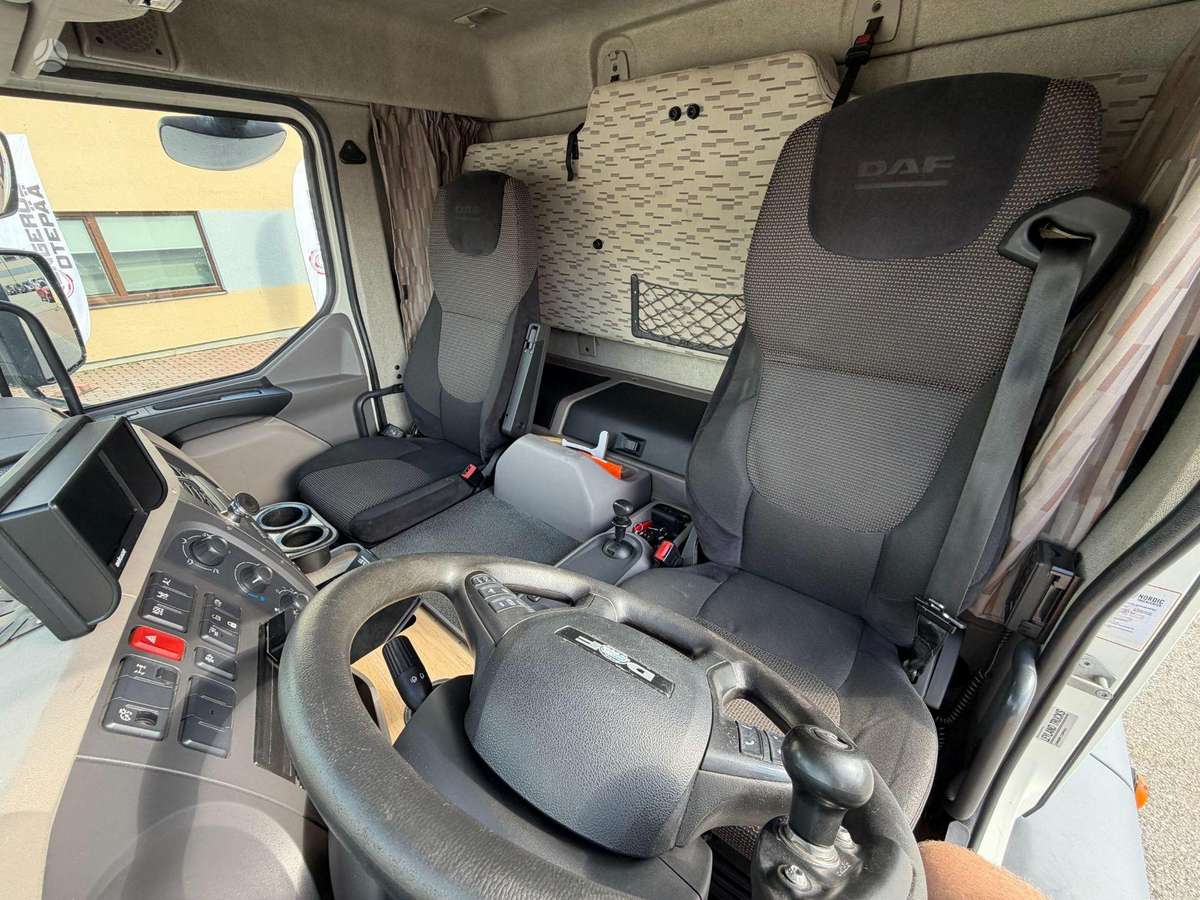 DAF LF320, box trucks / box vans