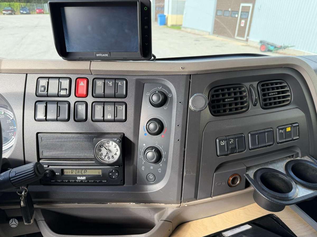 DAF LF320, kietašoniai