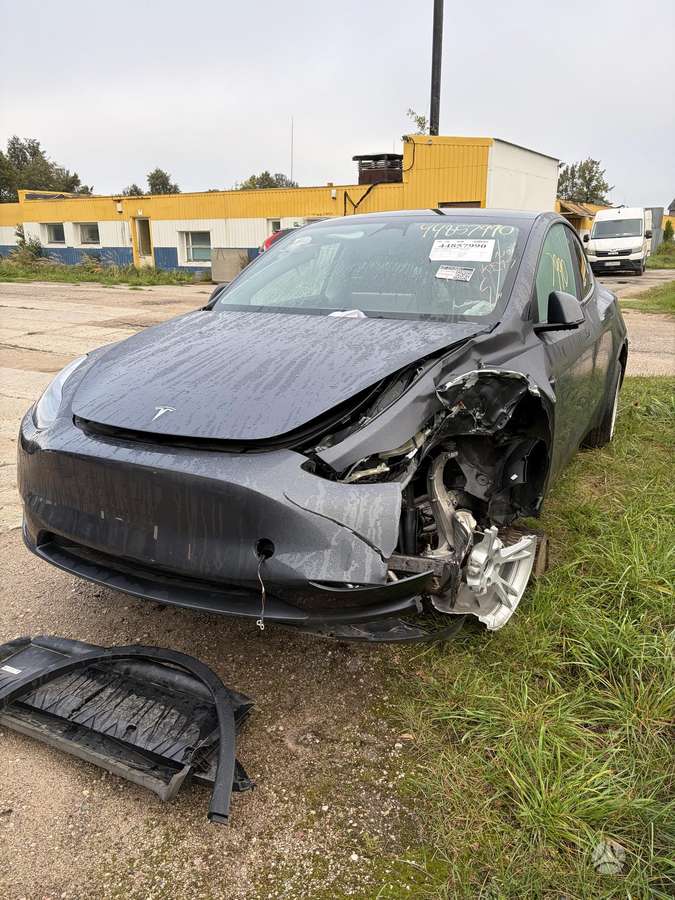 Tesla Model Y, 80 kWh, mpv / minivan